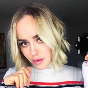 Meet your Posher, Alexis